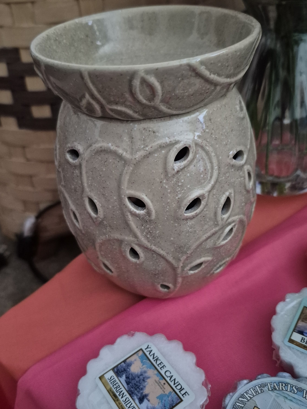 Ceramic Wax Warmer in Cream  Decorative Cutouts & 13 Yankee Candle Wax Melts - Picture 6 of 10